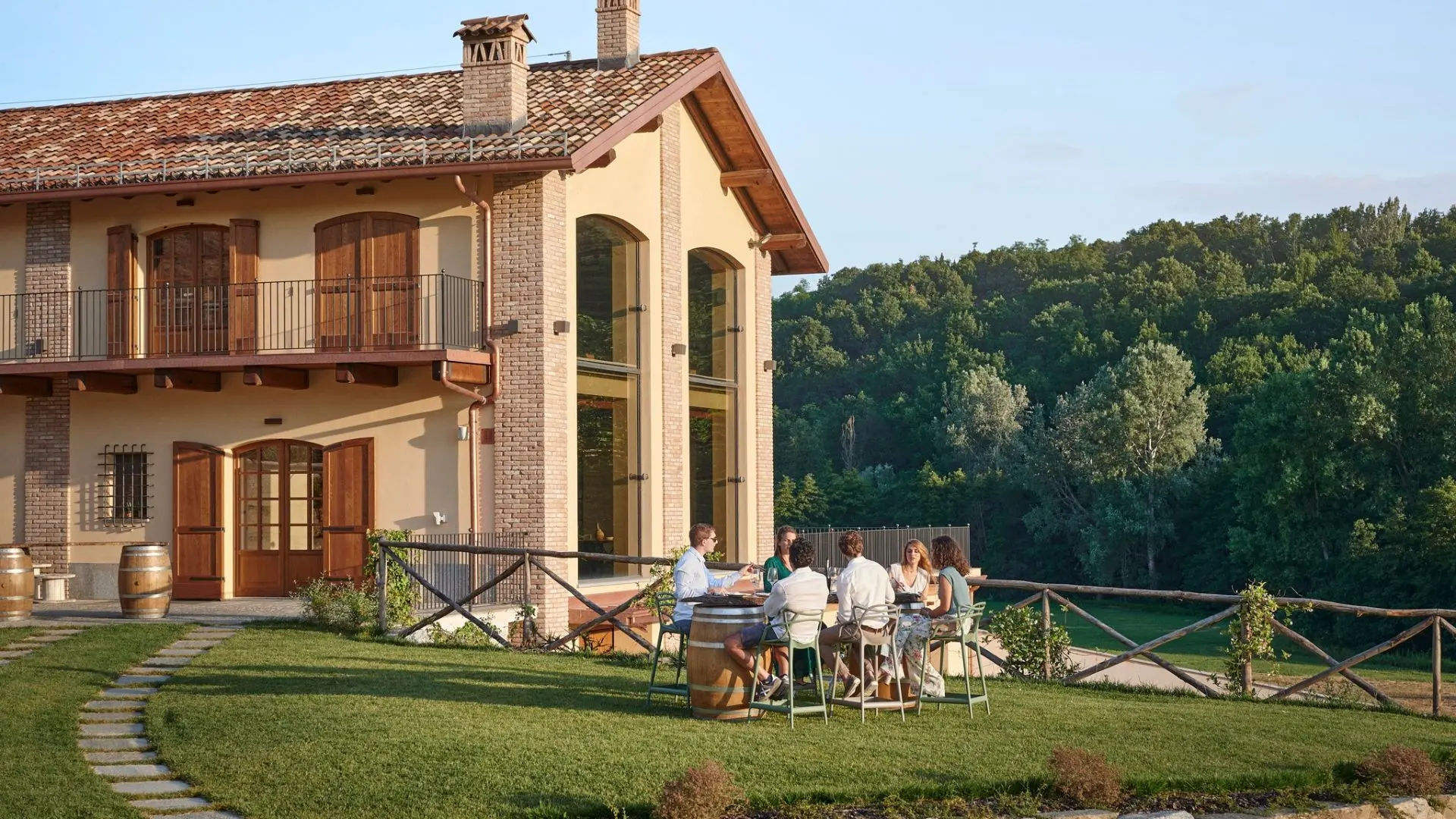 The Bine winery building is an old looking building, but one can spot the modern windows and design. It fits nicely in a rustic setting, with all the modern commodities.