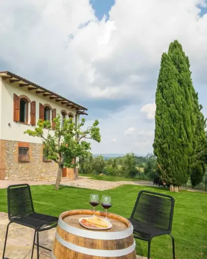 Italy, Tuscany, Podere La Quercia - Wine and olive oil tasting with light dinner and overnight stay