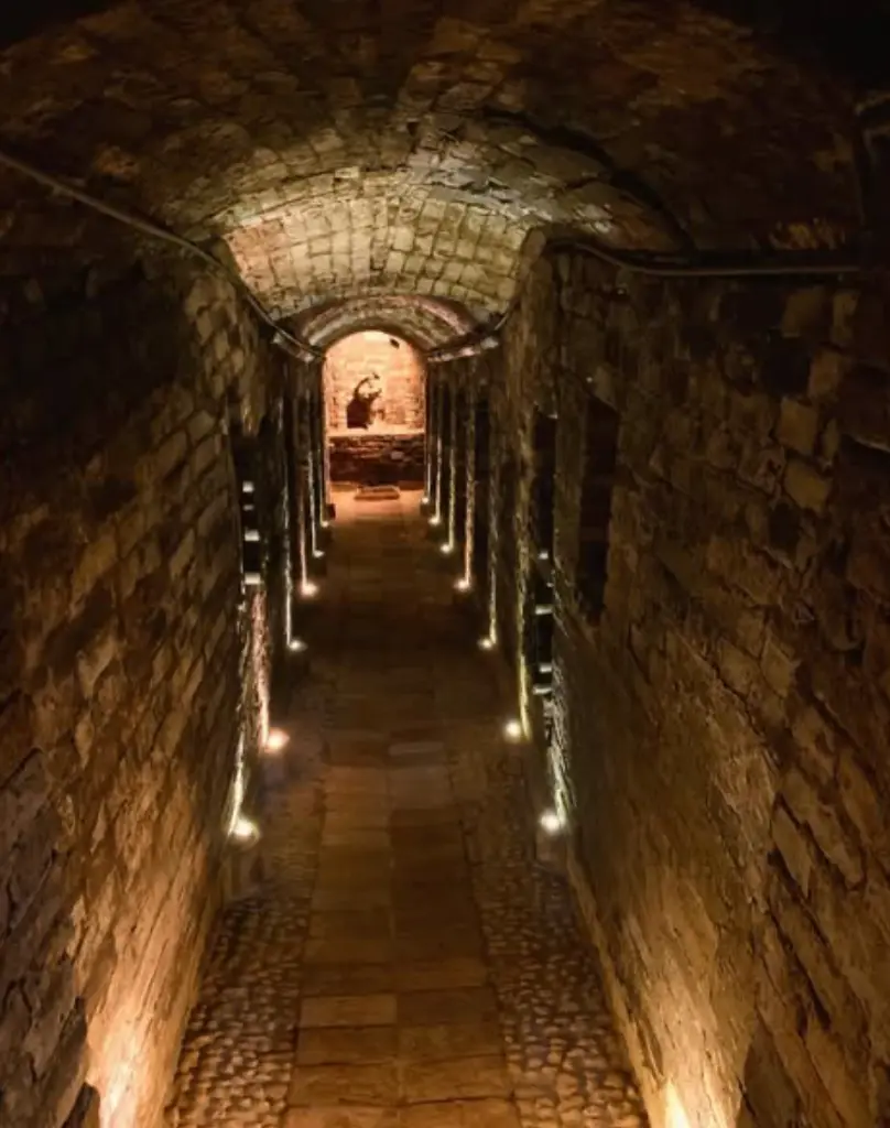 castello-di-razzano-wine-cellar-italy-piedmont.webp