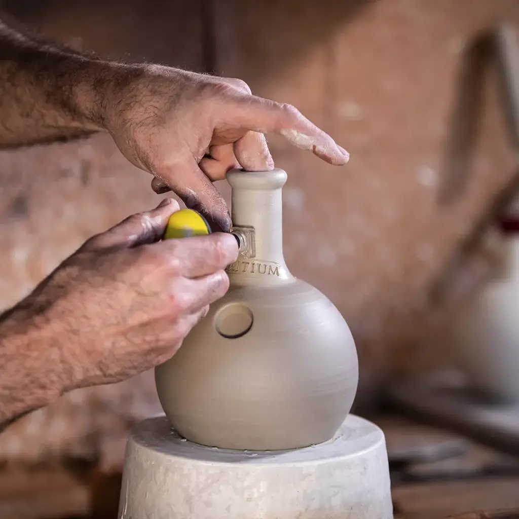 tritium amphora.webp