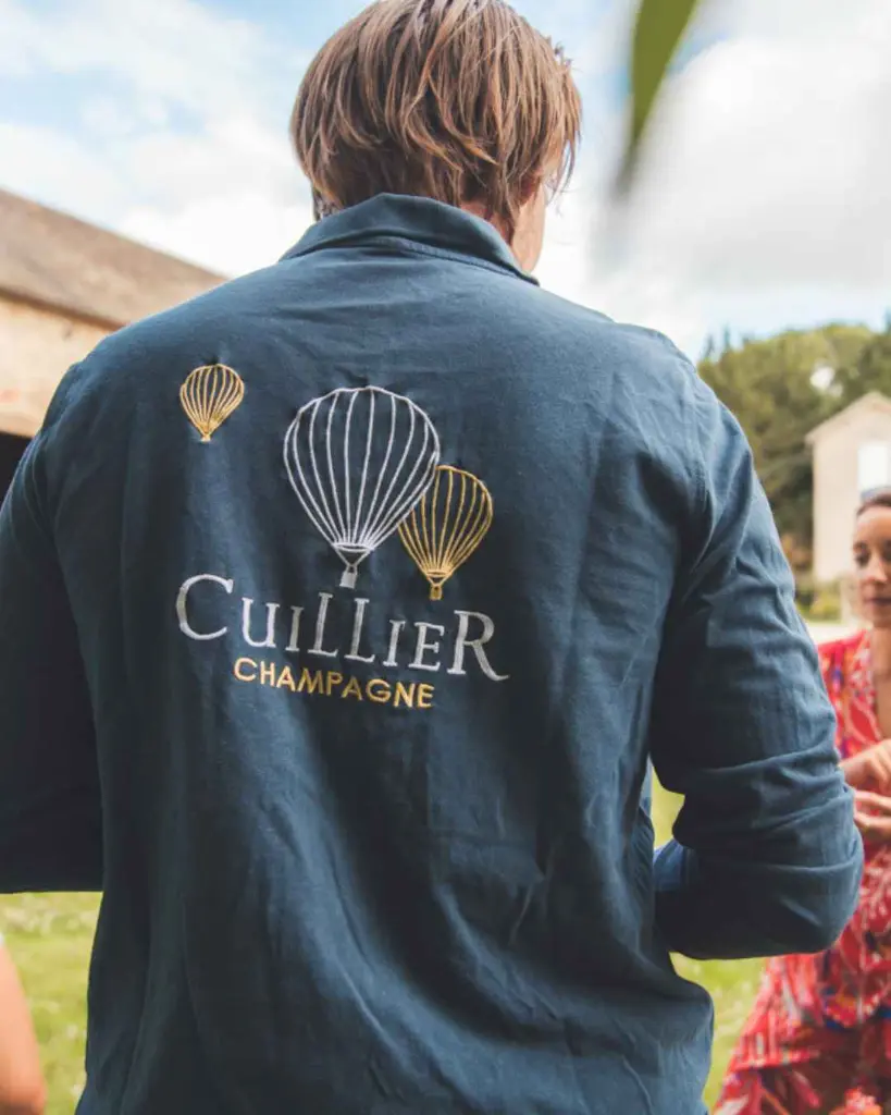 Champagne Cuillier, sabrage workshop.webp