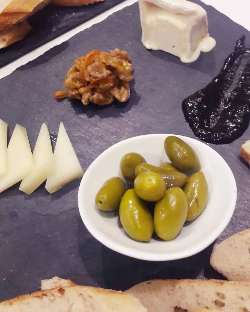Château de Paraza, wine and cheese.webp