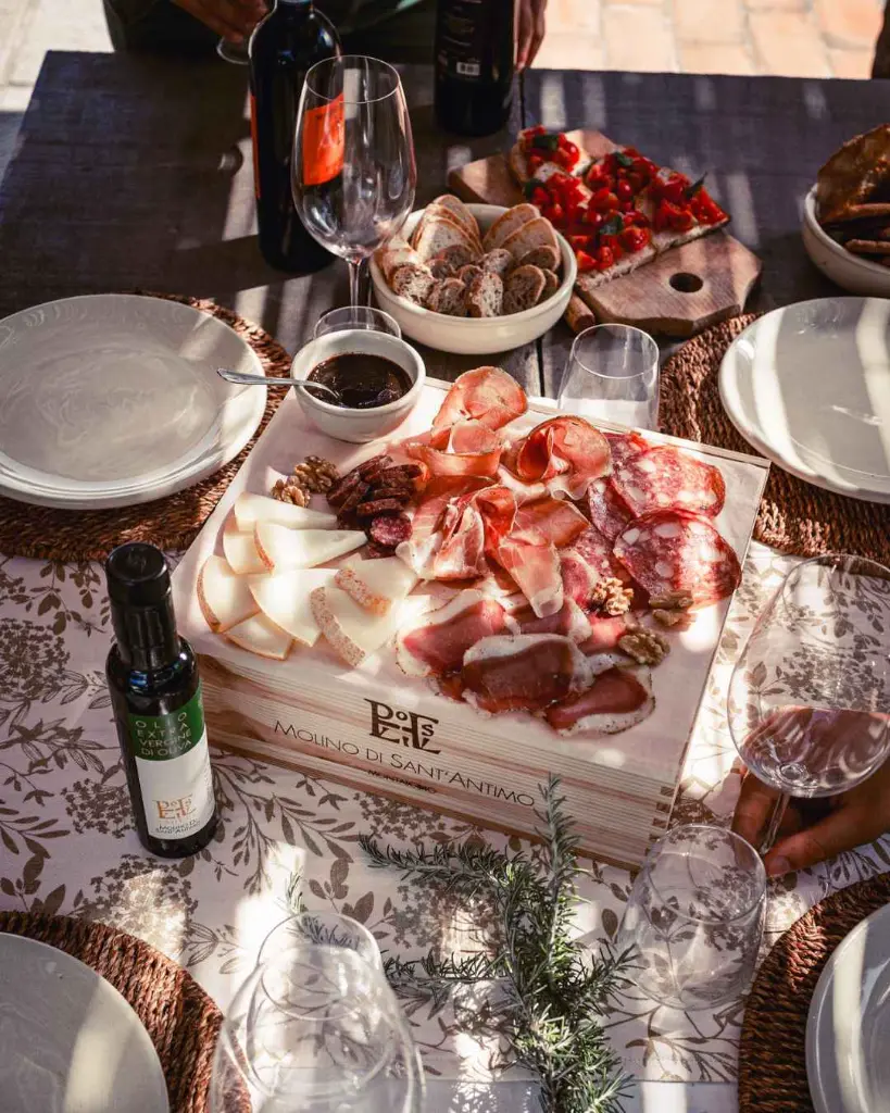 Molino di Sant Antimo, typical Tuscan snacks.webp