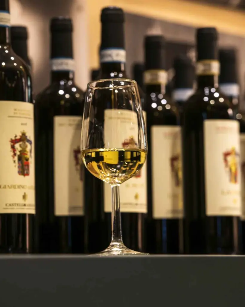 Castello di Gabiano  classic visit.webp