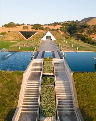 US, California, Napa Valley, Artesa Winery - Wine Tasting with the Stars