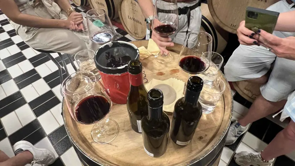 Hike and wine in Chanti.webp