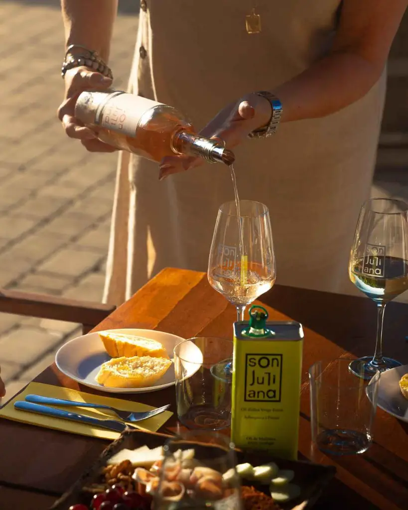bodega-son-juliana-wine-and-tapas.webp