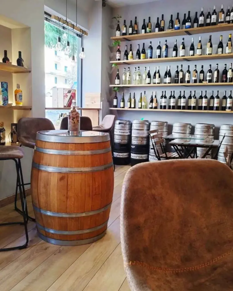 napoli-into-the-wine-enoteca.webp