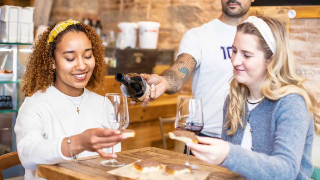 chef’s-insights-food-tour- discover-sant’ambrogio-grocery-market-with-tastingjpg.webp