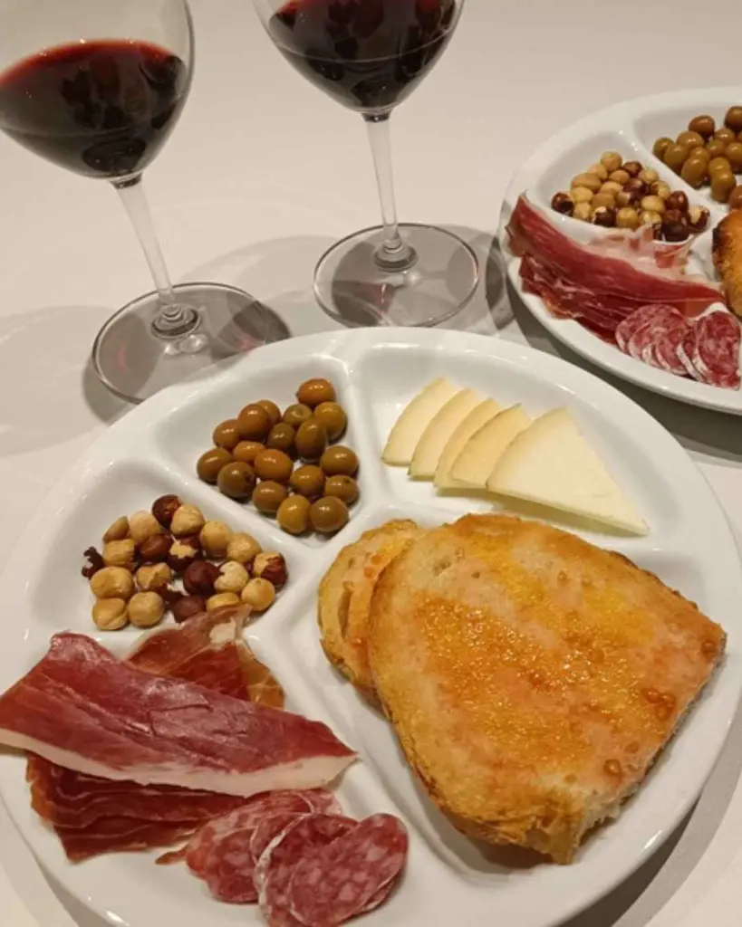 devissi-winery-food-and-wine-pairing-catalonia.webp