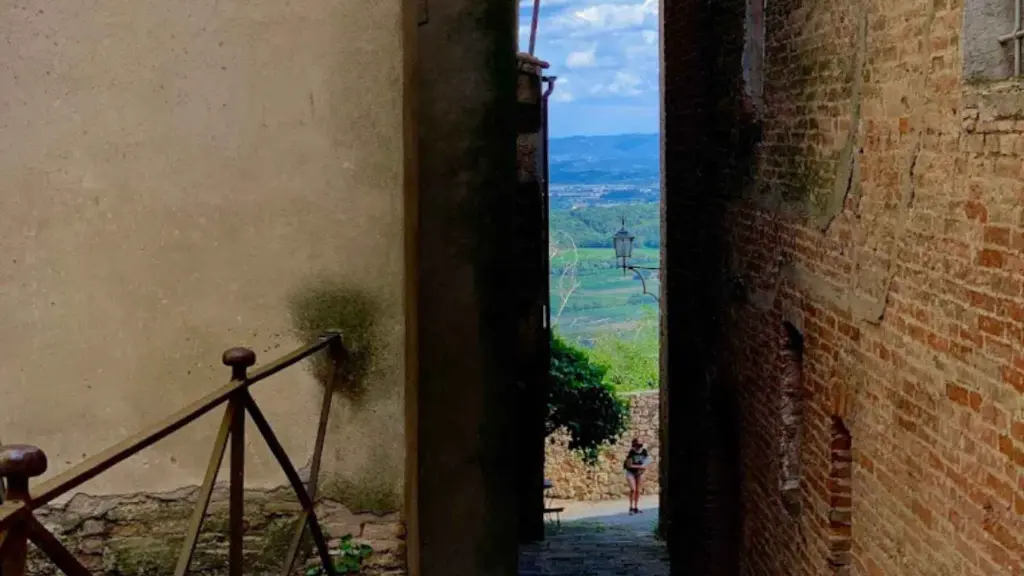 montepulciano-siena-tuscany.webp