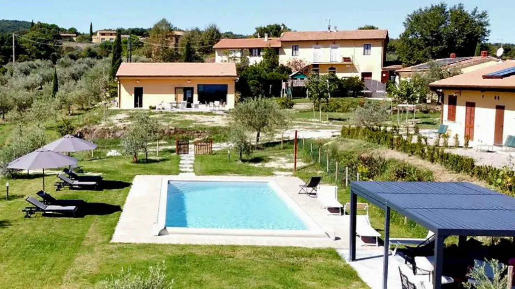 podere-casa-al-vento-wine-and-agriturismo-siena-tuscany.webp