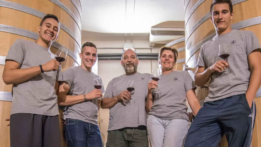 winemakers-piedmont-italy.webp