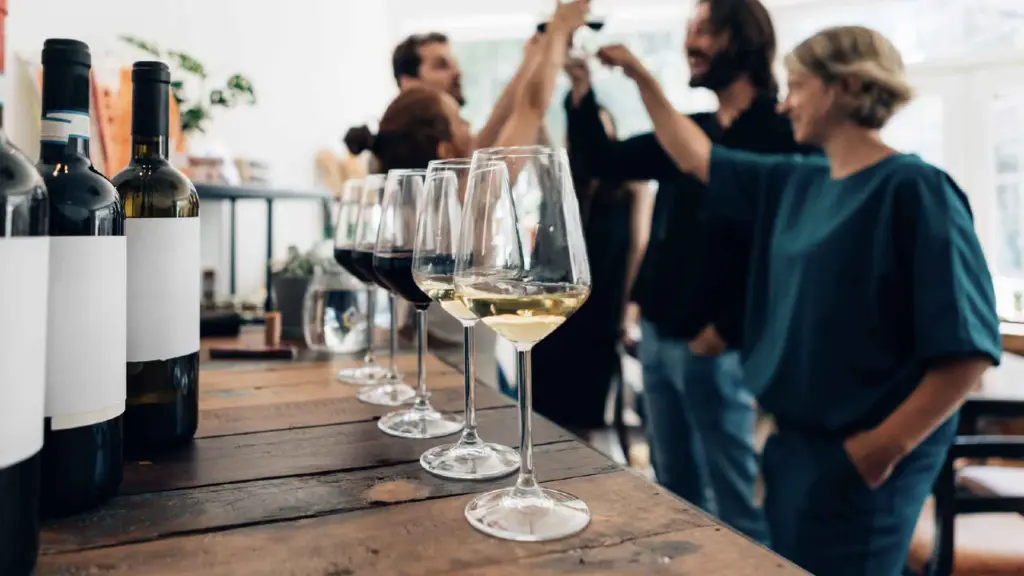 australia-luxury-mcLaren-vale-wine-tour-with -chauffeur-lunch.webp