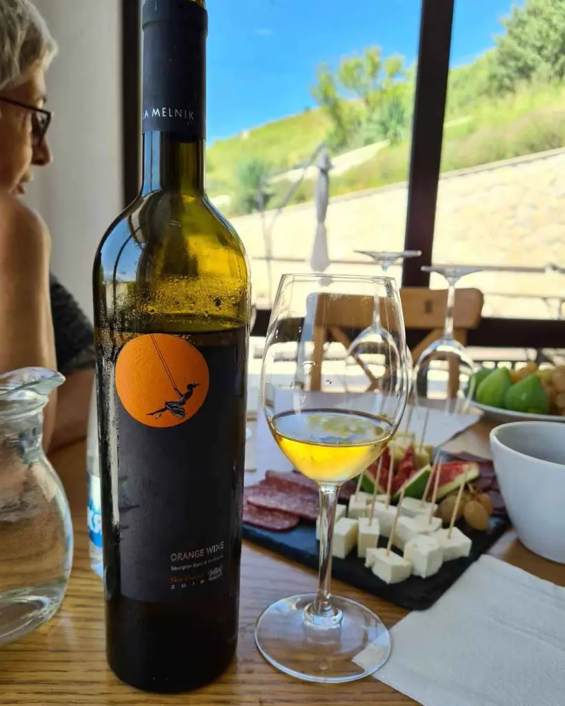 villa-melnik-white-wine-tasting.webp