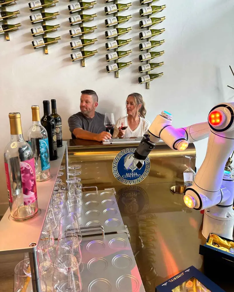 wine-tasting-with-robot-sommelier-napa-maria-concetto-indoor.webp