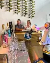 wine-tasting-with-robot-sommelier-napa-maria-concetto-indoor.webp