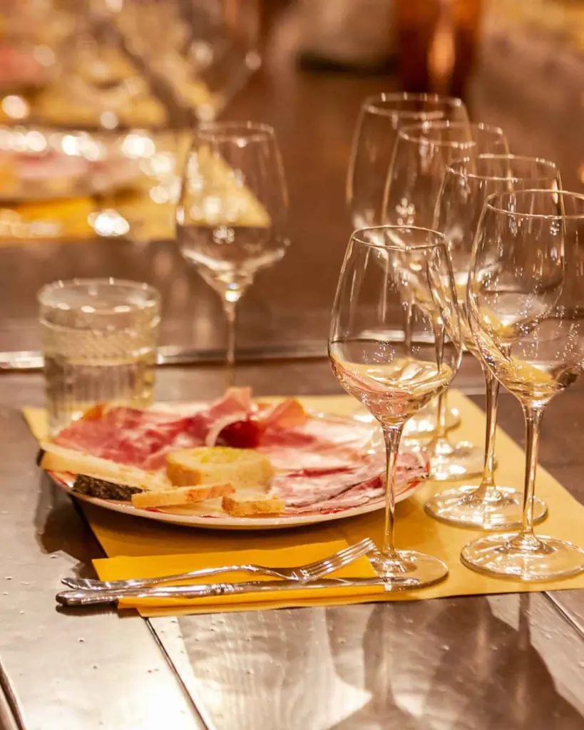 poggio-del-moro-wine-and-food-pairing-tuscany-italy.webp