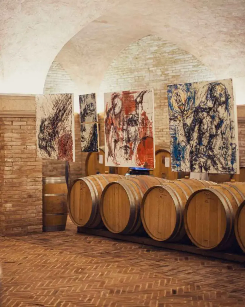 poggio-del-moro-wine-cellar-tuscany.webp