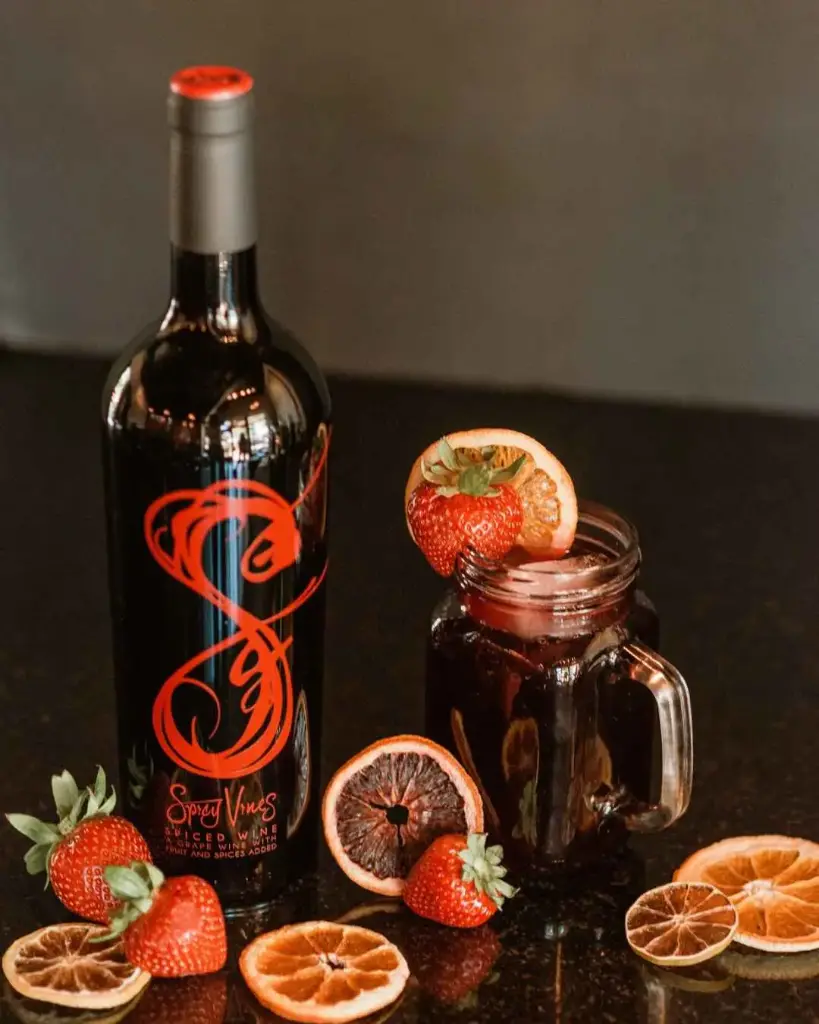 US, California, Sonoma Valley, Spicy Vines - Saturday Live Music & Tasting