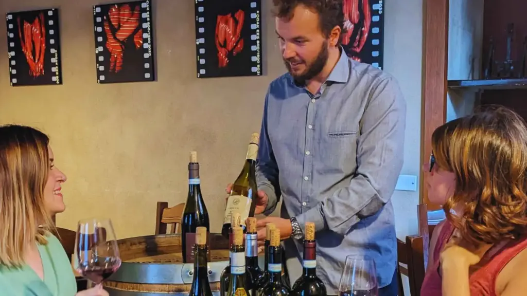 Italy, Veneto, Verona - Local Wine Tasting Experience in Verona City Center