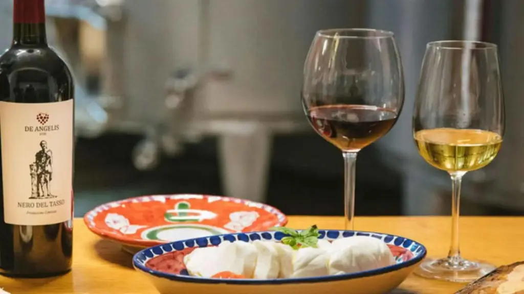 Italy, Campania, Napoli - Luxury Winery Tour with Wine and Food Tasting in Sorrento