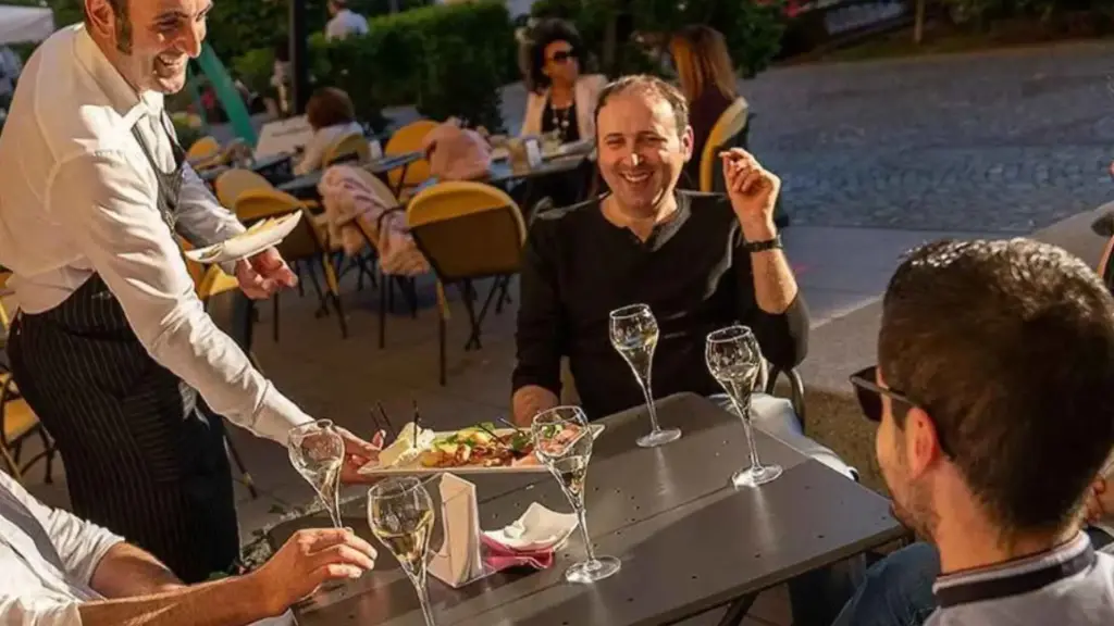 Italy, Piedmont, Cuneo - Luxury Wine Tasting with Finger Foods in Alba City Center