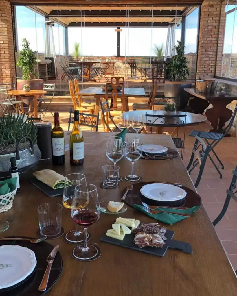 Italy, Umbria, Pomario - Wine tasting and Brunch in Pomario